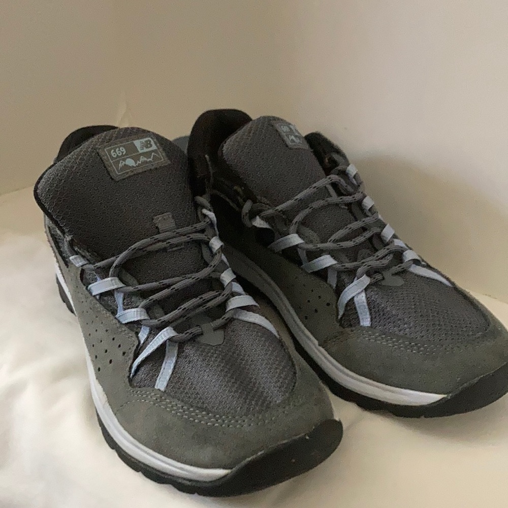 Sneakers Size 10